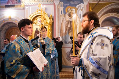 Митрополит Игнатий совершил вечернее богослужение с чтением акафиста Пресвятой Богородице в Свято-Троицком кафедральном соборе г. Саратова