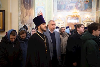 В Покровском соборе прошла торжественная встреча саратовских святителей