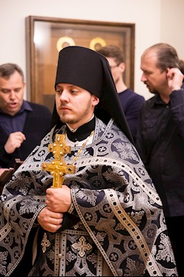 Митрополит Игнатий совершил ночную Литургию Преждеосвященных Даров в крестовом храме священномученика Гермогена, епископа Тобольского (Саратовского и Царицынского)
