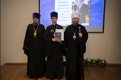 Митрополит Игнатий вручил дипломы выпускникам СПДС