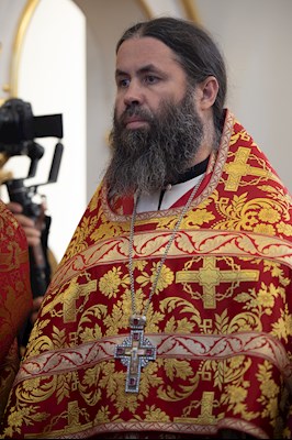 Митрополит Игнатий совершил Божественную литургию пасхальным чином в храме святого пророка Илии п. Сенной Вольского района