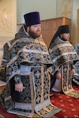 Митрополит Игнатий совершил Литургию Преждеосвященных Даров в Покровском соборе г. Саратова