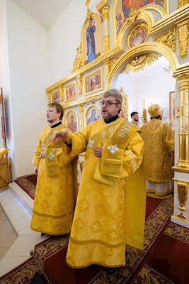 Митрополит Игнатий совершил Божественную литургию в Трехсвятительском храме г. Саратова