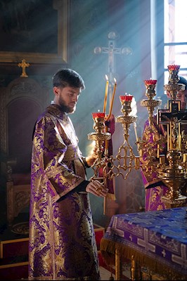 Митрополит Игнатий совершил Божественную литургию в Крестовоздвиженском храме г. Хвалынска