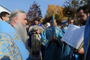 Божественная литургия в храме в честь Покрова Пресвятой Богородицы города Петровска