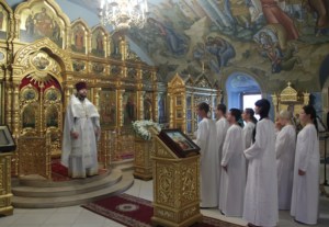 Крещальная литургия в Свято-Троицком соборе Саратова