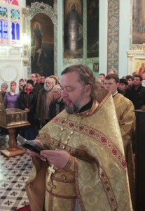 Божественная литургия в Духосошественском кафедральном соборе города Саратова