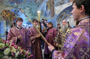 Крещальная литургия в Свято-Троицком соборе Саратова