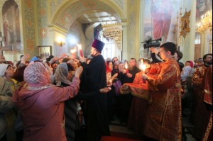 Великая Пасхальная вечерня в Покровском храме Саратова
