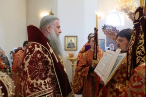 Божественная литургия в Свято-Троицком кафедральном соборе Вольска
