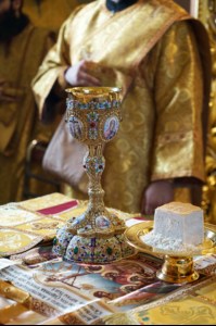 Божественная литургия на Архиерейском подворье — храме во имя преподобного Серафима Саровского г. Саратова