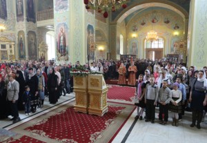 Божественная литургия в храме в честь Покрова Пресвятой Богородицы г.Саратова