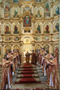 В Великий Четверг Митрополит Лонгин совершил Литургию Василия Великого и Чин умовения ног
