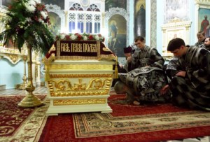Митрополит Лонгин совершил утреню с Чином погребения