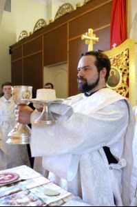 Божественная литургия и панихида на Архиерейском подворье – храме во имя преподобного Серафима Саровского г.Саратова