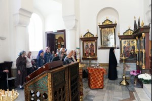 Божественная литургия на Архиерейском подворье — храме в честь иконы Божией Матери «Утоли моя печали» г.Саратова