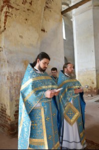 Божественная литургия в храме в честь Покрова Пресвятой Богородицы села Сокур Татищевского района