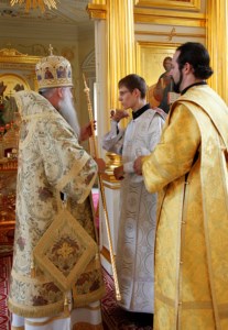 Божественная литургия на Архиерейском подворье — храме во имя святого апостола и евангелиста Иоанна Богослова при Саратовской православной духовной семинарии