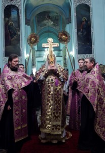 Всенощное бдение c Чином Воздвижения Креста в храме в честь Сошествия Святого Духа города Саратова