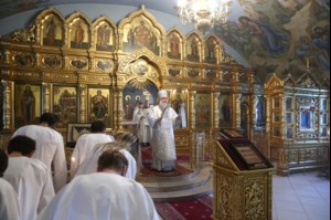 Митрополит Лонгин совершил Крещальную Литургию