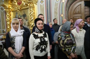 Рождественская Божественная литургия в Свято-Троицком кафедральном соборе Саратова