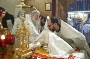 Божественная литургия и панихида в храме во имя святителя и чудотворца Николая на Елшанском кладбище г. Саратова