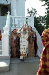 Митрополит Лонгин совершил Великое освящение Вознесенского храма Вознесенско-Пантелеимоновской церкви с. Усть-Курдюм