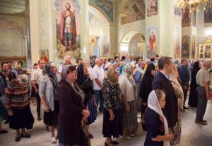 Всенощное бдение в храме в честь Покрова Пресвятой Богородицы г.Саратова