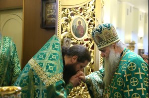 Божественная литургия на Архиерейском подворье — храме во имя преподобного Серафима Саровского г.Саратова