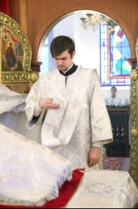 Божественная литургия на Архиерейском подворье — храме в честь иконы Божией Матери «Утоли моя печали» г. Саратова