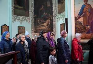 Вечерня с выносом Плащаницы Спасителя в храме в честь Сошествия Святого Духа города Саратова