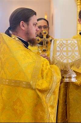 Божественная литургия в храме святых Царственных страстотерпцев п. Дубки Саратовского района