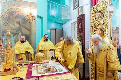 Божественная литургия в храме Всех святых, в земле Русской просиявших, г. Саратова