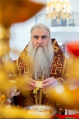 Божественная литургия в храме во имя святого благоверного князя Михаила Черниговского и боярина его Феодора на Увекском кладбище г. Саратова
