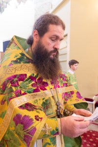 Божественная литургия в храме в честь Покрова Пресвятой Богородицы г. Саратова