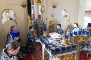 Литургия Преждеосвященных Даров, малое повечерие и утреня Великого Четвертка на Архиерейском подворье — в храме во имя святых равноапостольных Мефодия и Кирилла при СГУ