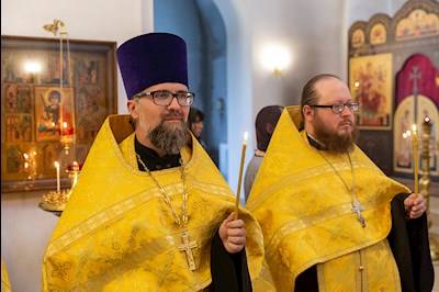 Всенощное бдение в храме во имя святых первоверховных апостолов Петра и Павла г. Саратова