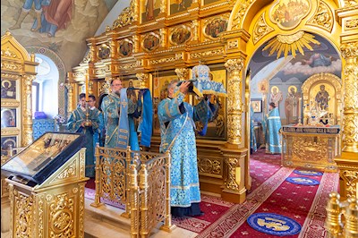 Божественная литургия в Свято-Троицком кафедральном соборе г. Саратова