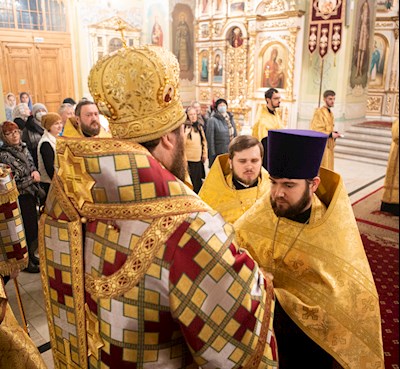 Митрополит Игнатий совершил всенощное бдение в храме Покрова Пресвятой Богородицы г. Саратова
