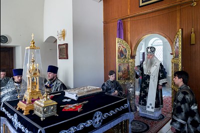 Литургия Преждеосвященных Даров на Архиерейском подворье — в храме в честь иконы Божией Матери «Утоли моя печали» г. Саратова