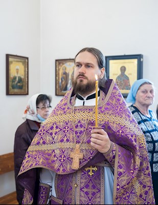 Митрополит Игнатий совершил Божественную литургию в храме святителя Иоанна Златоуста в п. Зональный г. Саратова