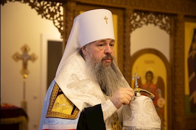 Совершена панихида по саратовским святителям