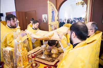 Митрополит Игнатий совершил Божественную литургию в храме во имя святителя Николая Японского г. Саратова