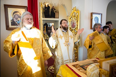 Митрополит Игнатий совершил Божественную литургию в храме святителей Василия Великого, Григория Богослова и Иоанна Златоустого г. Саратова