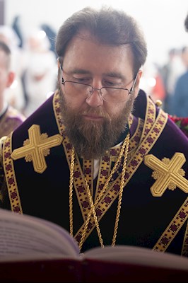 Митрополит Игнатий совершил Великое освящение Крестовоздвиженского подворья Свято-Алексиевского женского монастыря г. Саратова и Божественную литургию в новоосвященном храме