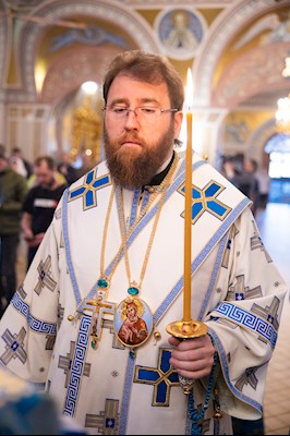 Митрополит Игнатий совершил вечернее богослужение с чтением акафиста Пресвятой Богородице в Свято-Троицком кафедральном соборе г. Саратова