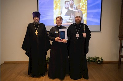 Митрополит Игнатий вручил дипломы выпускникам СПДС