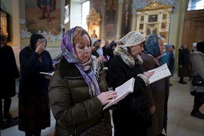 Митрополит Игнатий совершил великое повечерие с чтением Великого покаянного канона преподобного Андрея Критского в Покровском соборе г. Саратова