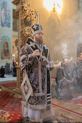 Митрополит Игнатий совершил Литургию Преждеосвященных Даров в Покровском соборе г. Саратова