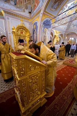 Митрополит Игнатий совершил всенощное бдение в Свято-Троицком кафедральном соборе г. Саратова